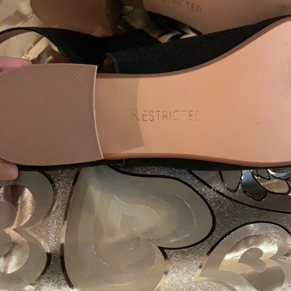 Shoe - Picture 3 of 5